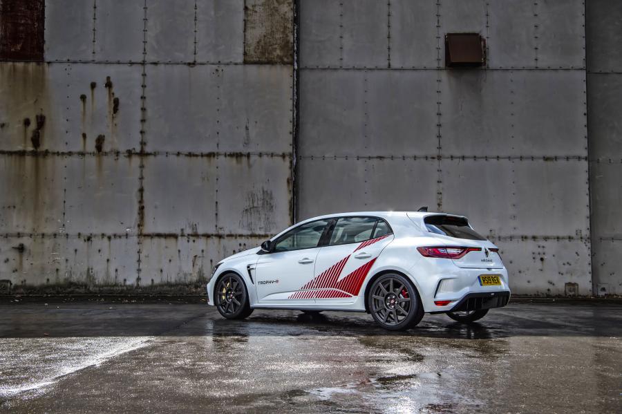  Renault Megane R.S. Trophy-R 2019 года  (UK) (фото 32 из 46)